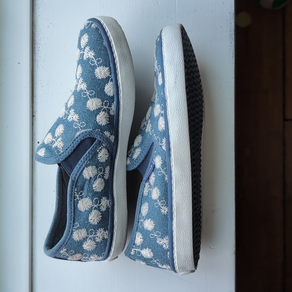 Geox Brand New Canvas and Leather Girls shoes size 32 made in Italy - Picture 2 of 7